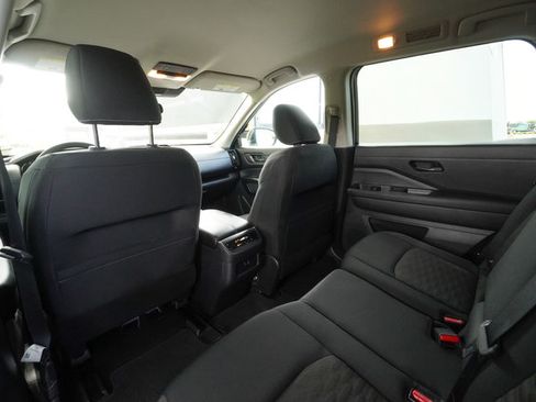 Used 2024 Nissan Pathfinder SV FWD image 17