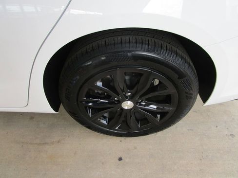 Used 2024 Chevrolet Malibu LT image 9