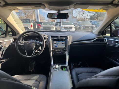 Used 2017 Ford Fusion SE w/ Equipment Group 202A image 18