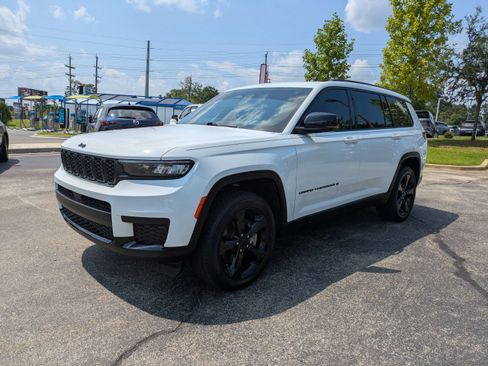Used 2023 Jeep Grand Cherokee L Laredo AWD/4WD image 8