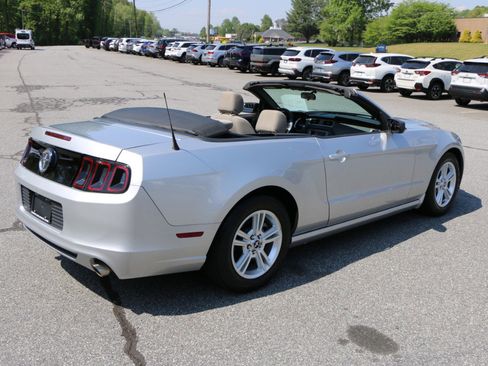 Used 2013 Ford Mustang Convertible RWD image 8