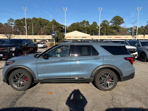 Used 2025 Ford Explorer ST w/ Sun And Sound Package image 8