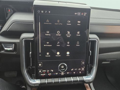 Used 2025 GMC Yukon Denali AWD/4WD image 22
