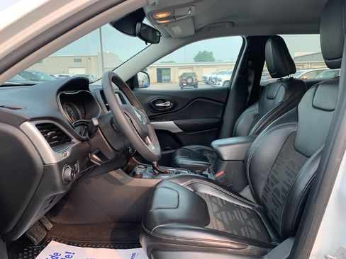 Used 2022 Jeep Cherokee Latitude AWD/4WD image 15
