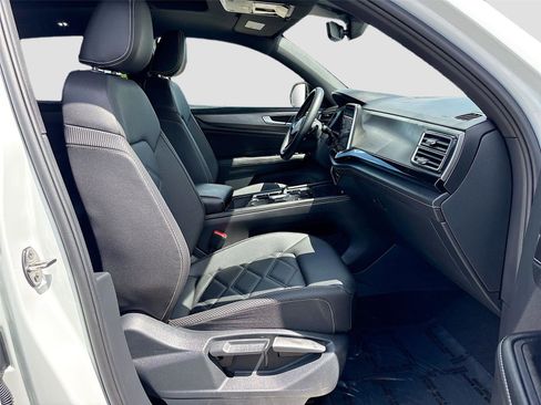 Used 2025 Volkswagen Atlas Cross Sport SE image 28