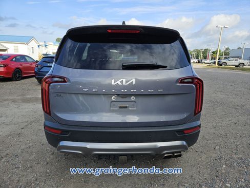 Used 2022 Kia Telluride SX w/ Towing Package FWD image 9