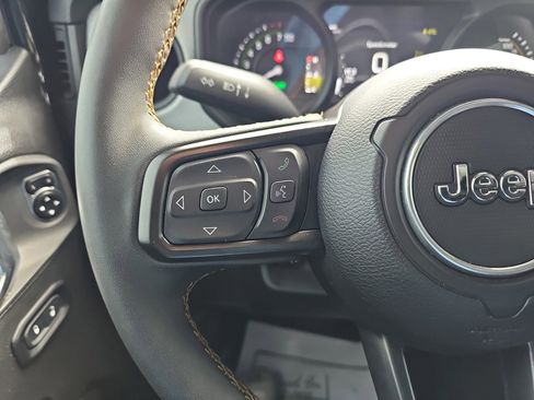 Used 2024 Jeep Wrangler Unlimited w/ Convenience Group AWD/4WD image 20