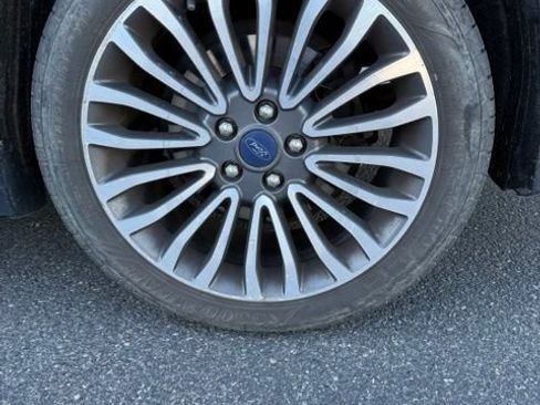 Used 2017 Ford Fusion SE w/ Fusion SE Technology Package AWD/4WD image 12