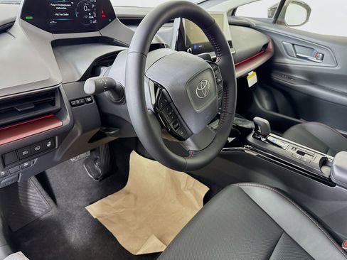 New 2026 Toyota Prius Plug-In Hybrid FWD image 6