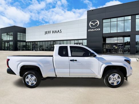 Used 2025 Toyota Tacoma SR image 5