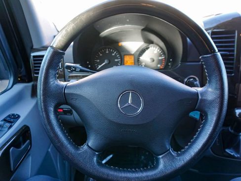Used 2014 Mercedes-Benz Sprinter 2500 image 18