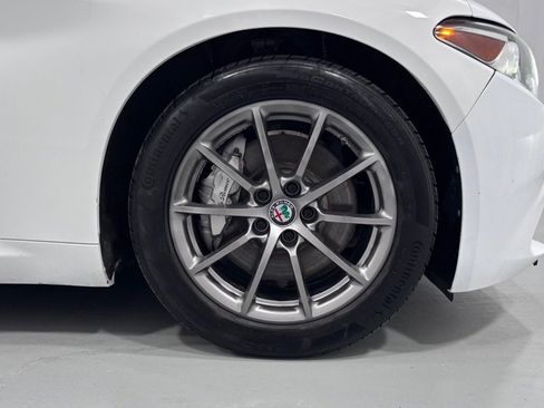 Used 2019 Alfa Romeo Giulia AWD image 32