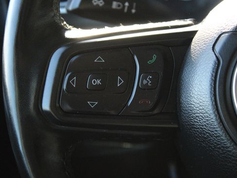 Certified 2022 Jeep Gladiator Willys image 17