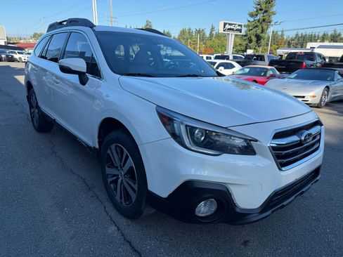 Used 2018 Subaru Outback 2.5i Limited image 3