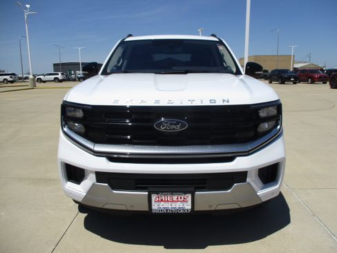 Used 2025 Ford Expedition Max Platinum AWD/4WD image 9