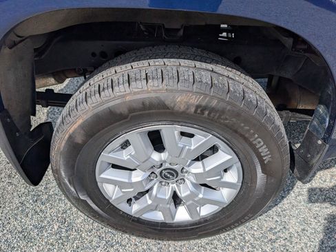 Used 2022 Nissan Frontier SV AWD/4WD image 6
