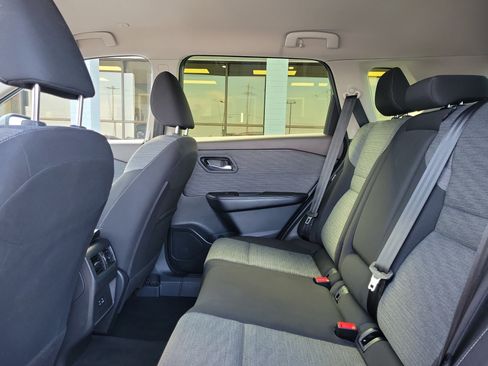 Used 2023 Nissan Rogue SV image 11