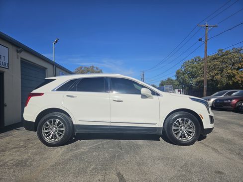 Used 2017 Cadillac XT5 Luxury w/ Driver Awareness Package image 3