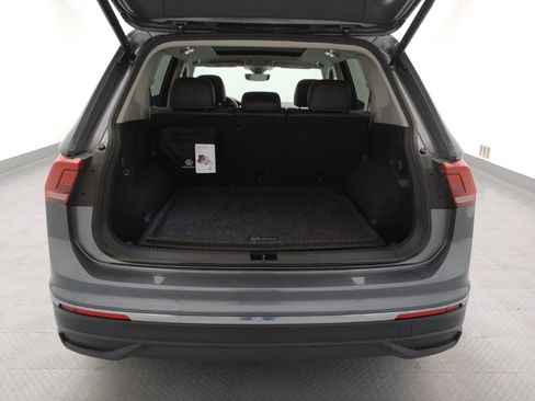 Used 2022 Volkswagen Tiguan SE AWD/4WD image 29