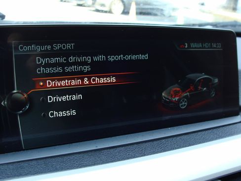 Used 2017 BMW 320i xDrive Sedan AWD/4WD image 25
