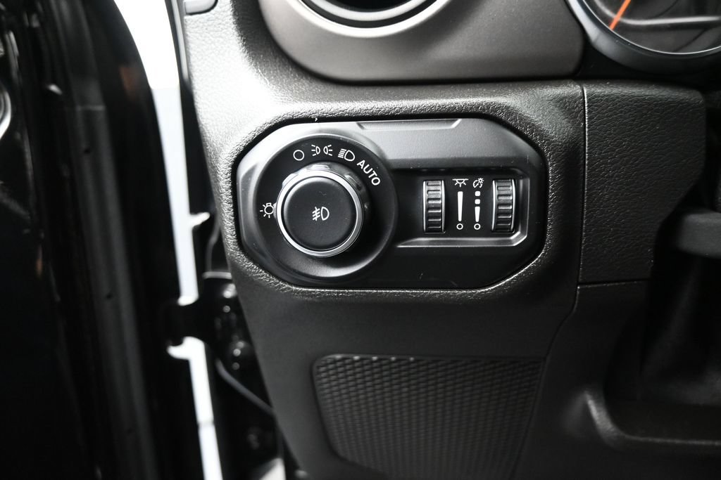 Used 2020 Jeep Wrangler Unlimited Sport AWD/4WD image 17