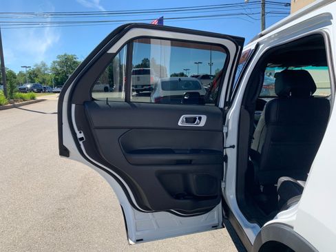 Used 2015 Ford Explorer XLT w/ Equipment Group 202A AWD/4WD image 25