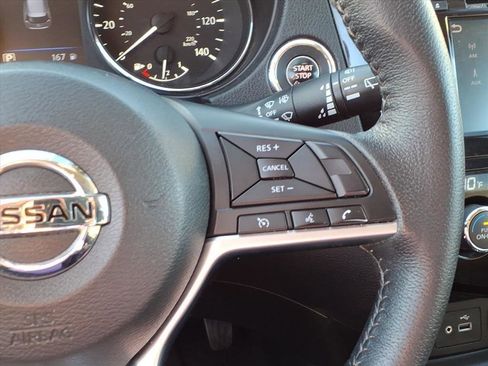 Used 2019 Nissan Rogue SV image 16