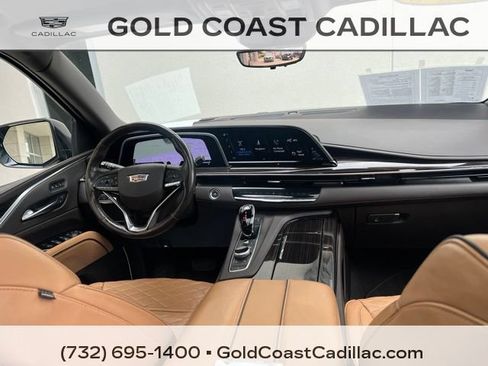 Certified 2022 Cadillac Escalade Premium Luxury AWD/4WD image 11