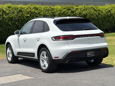 Certified 2023 Porsche Macan AWD/4WD image 3