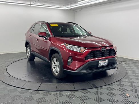 Used 2021 Toyota RAV4 XLE w/ XLE Grade Weather Package FWD image 4
