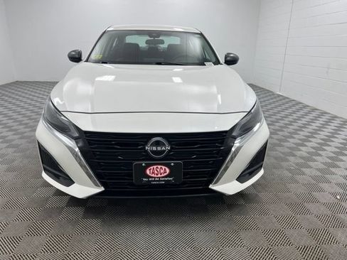 Used 2024 Nissan Altima 2.5 SV AWD/4WD image 3