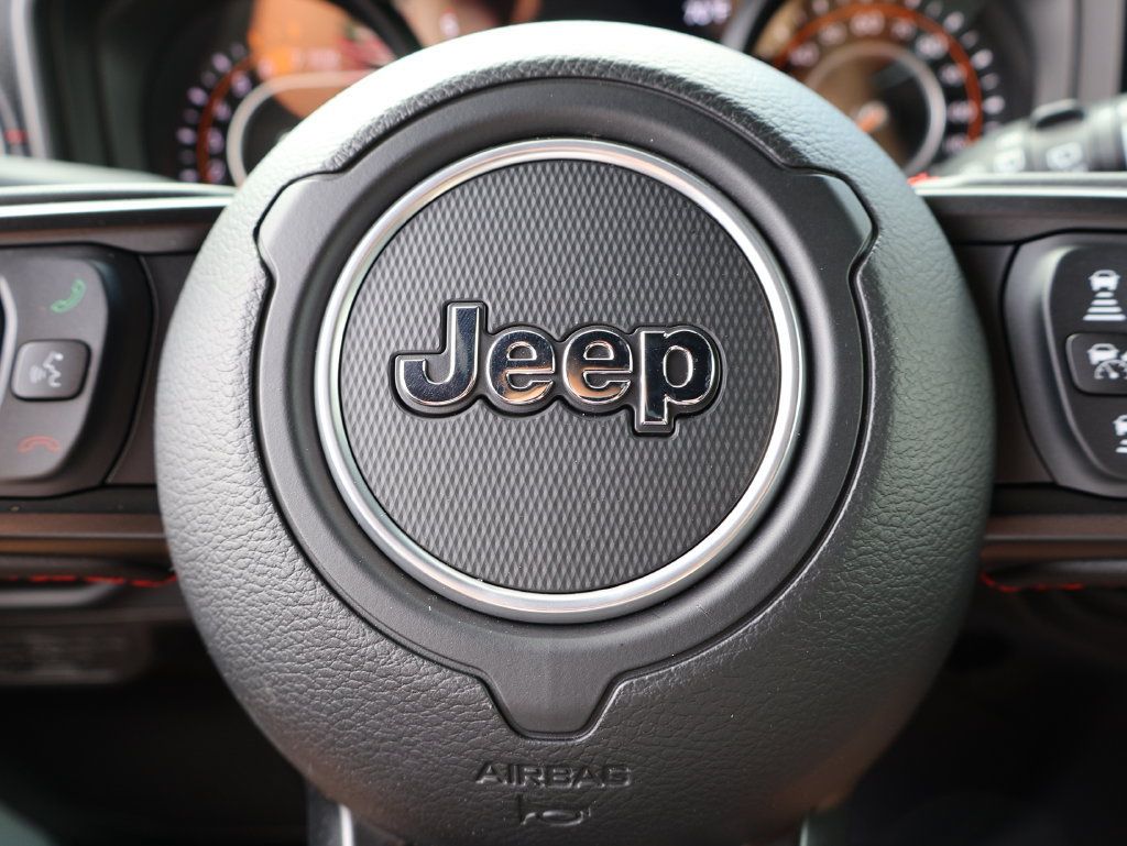 Used 2024 Jeep Wrangler Unlimited Rubicon w/ Technology Group AWD/4WD image 25