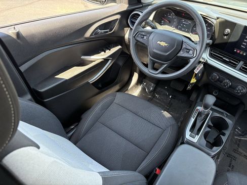 Used 2026 Chevrolet Trax LS FWD image 18