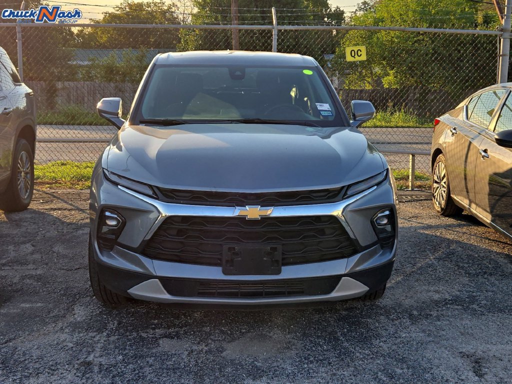 Used 2026 Chevrolet Blazer LT FWD image 2
