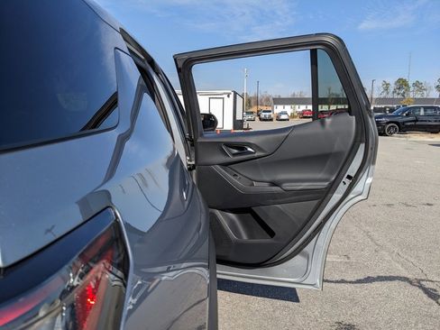 Used 2025 Chevrolet Equinox LT w/ Convenience Package II image 55