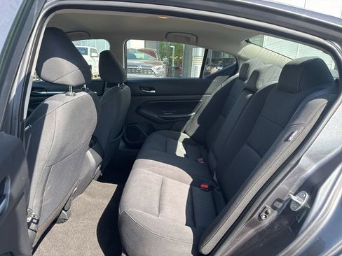 Used 2022 Nissan Altima 2.5 SV FWD image 14