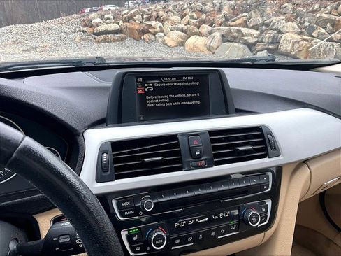 Used 2016 BMW 320i xDrive Sedan image 18