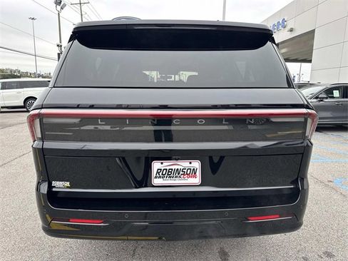 New 2025 Lincoln Navigator L Reserve image 4