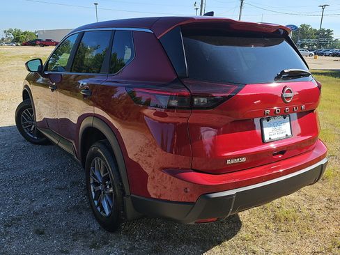 Used 2026 Nissan Rogue S FWD image 6