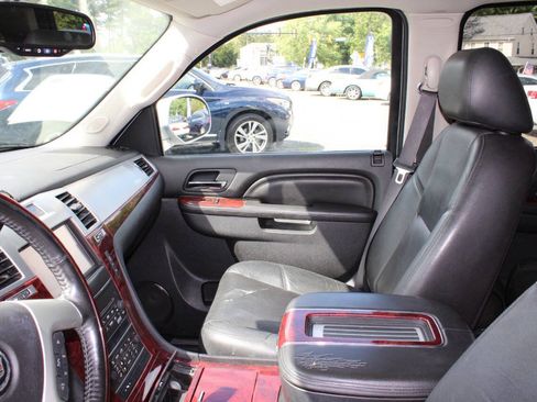 Used 2013 Cadillac Escalade ESV Luxury AWD/4WD image 14