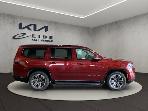 Used 2022 Jeep Wagoneer Series III w/ Flexible Seating Group AWD/4WD image 10