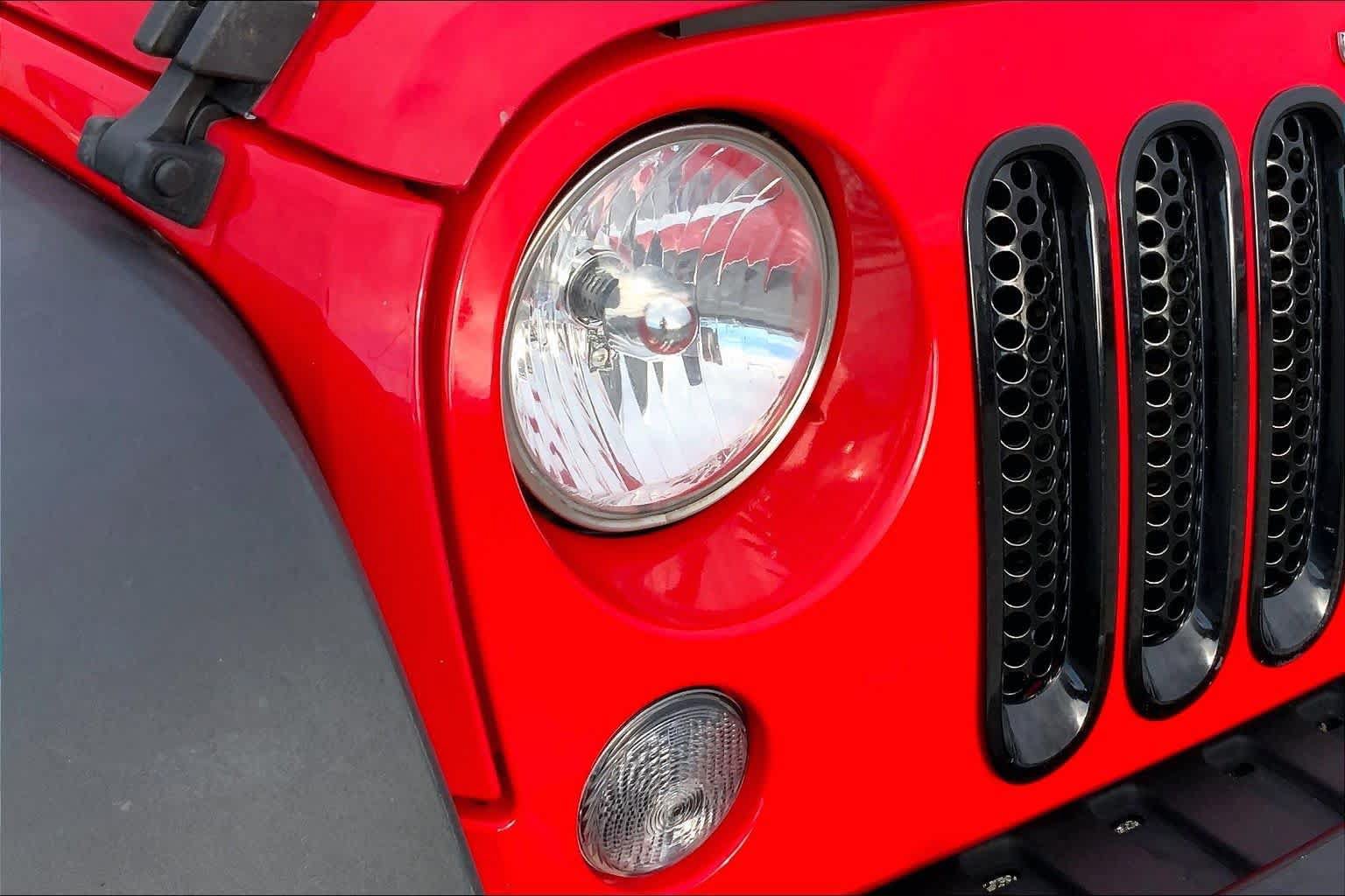 Used 2016 Jeep Wrangler Unlimited Sport w/ Connectivity Group AWD/4WD image 23