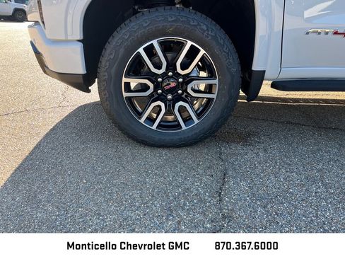 New 2026 GMC Sierra 1500 AT4 w/ AT4 Premium Package AWD/4WD image 9