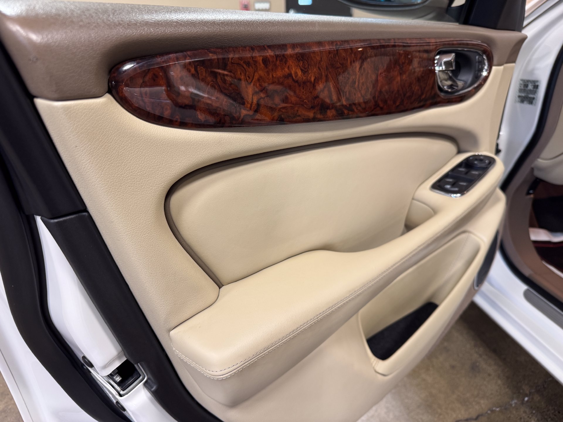 Used 2007 Jaguar XJ8 RWD image 65