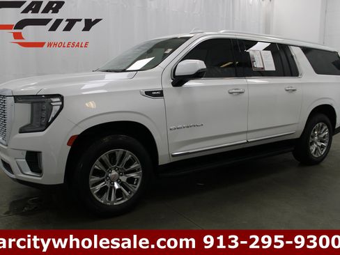 Used 2021 GMC Yukon XL Denali image 1