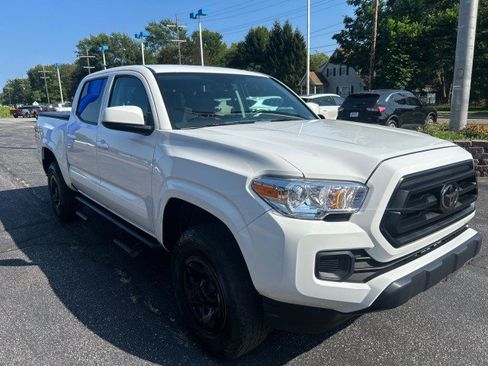 Used 2022 Toyota Tacoma SR AWD/4WD image 4