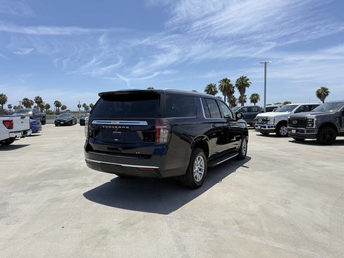 Used 2023 Chevrolet Suburban LT AWD/4WD image 2