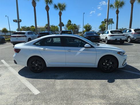 New 2026 Volkswagen Jetta SE image 3