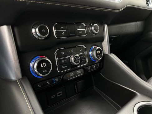Used 2024 GMC Yukon SLT RWD image 24