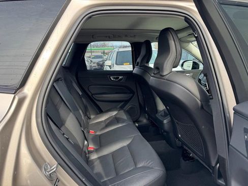 Certified 2025 Volvo XC60 B5 Plus image 11